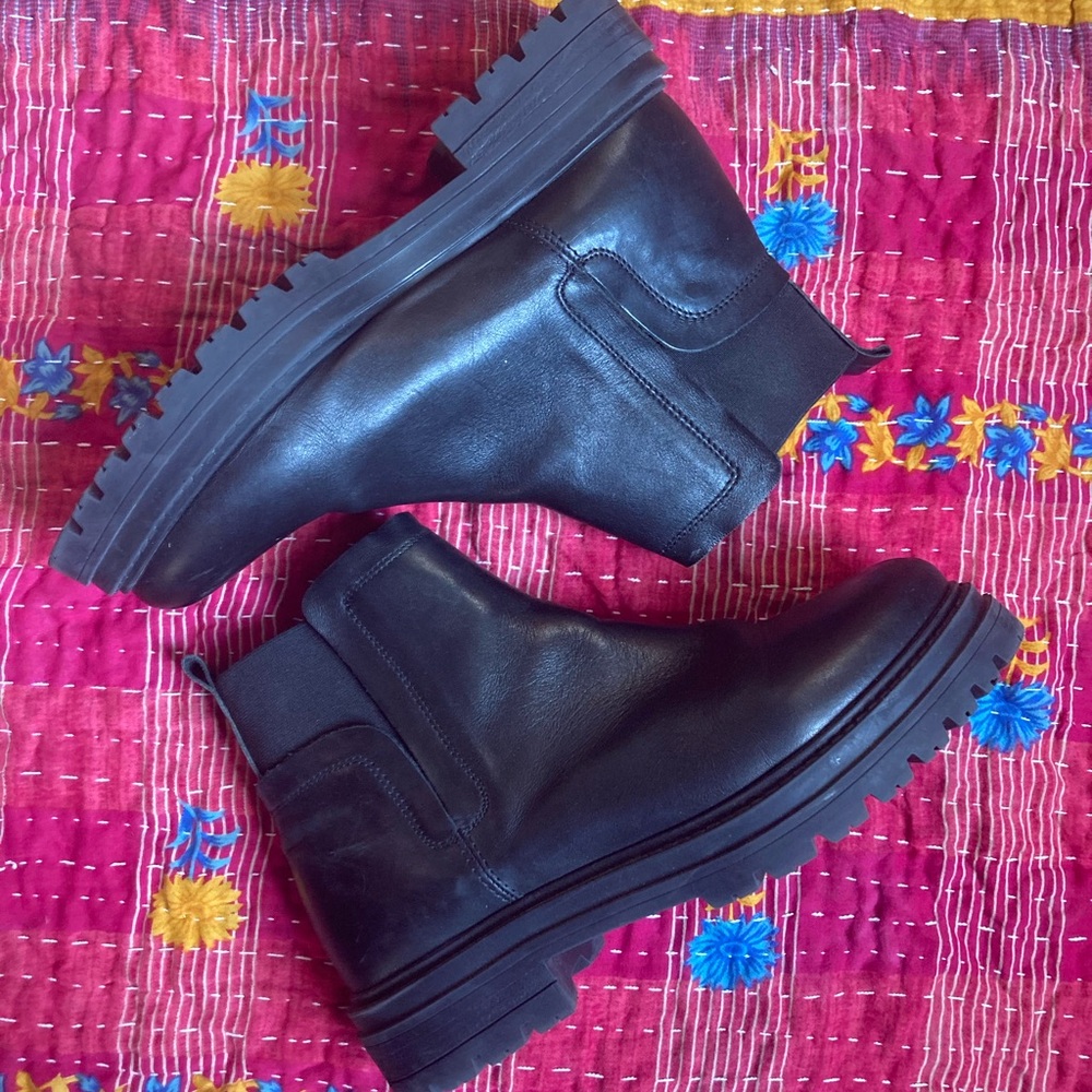 Steve Madden Leather Pull on Boots